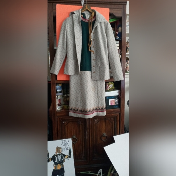 Lesile Fay Dress Suit - Picture 1 of 3